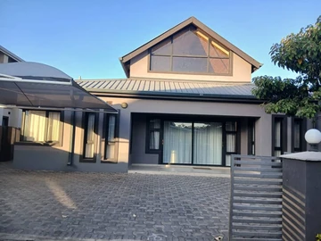 3 Bedroom Flat & Apartment