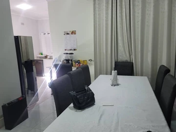 2 Bedroom Flat & Apartment