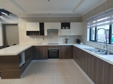 3 Bedroom Flat & Apartment