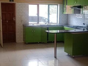 3 Bedroom Flat & Apartment