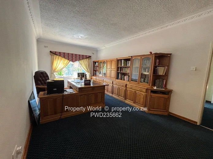 5 Bedroom House for Sale in Rolf Valley