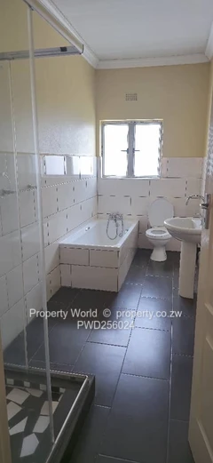 3 Bedroom Flat To Let In Newlands