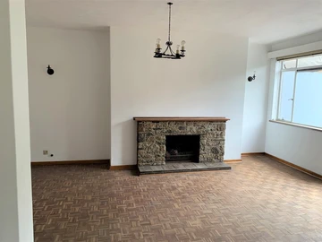 2 Bedroom Flat & Apartment