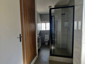 3 Bedroom Flat & Apartment