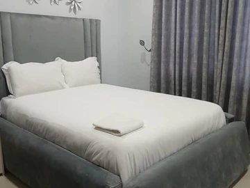 3 Bedroom Flat & Apartment