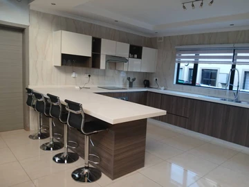 3 Bedroom Flat & Apartment