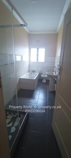 3 Bedroom Flat To Let In Newlands