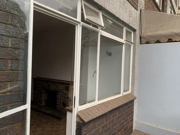 2 Bedroom Flat & Apartment