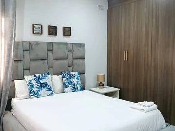 3 Bedroom Flat & Apartment