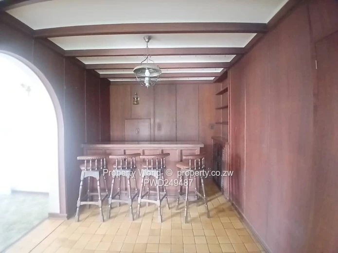 3 Bedroom House to Rent in Kensington