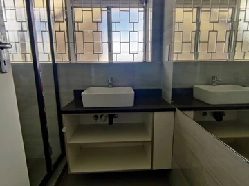 3 Bedroom Flat & Apartment