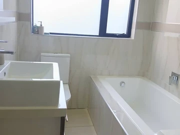 3 Bedroom Flat & Apartment