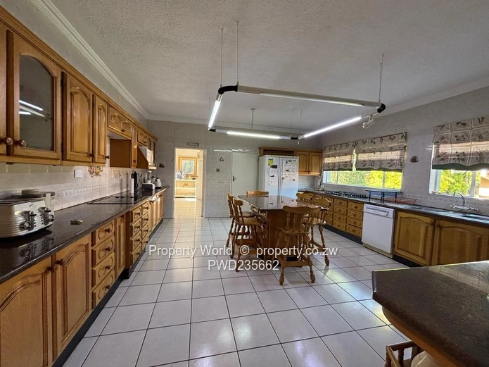 5 Bedroom House for Sale in Rolf Valley