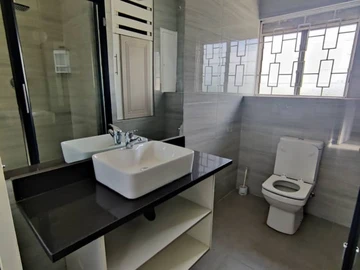 3 Bedroom Flat & Apartment