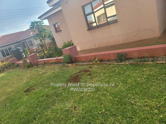 2 Bedroom Apartment To Let In Borrowdale